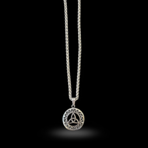 Terasest Kaelakee "Triquetra"